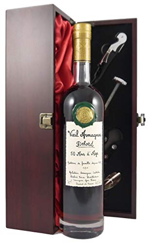 50 Years Delord Freres Vieil Bas Armagnac 50 Years of Age (70cl) in einer mit Seide ausgestatetten Geschenkbox, da zu 4 Wein Accessoires, 1 x 700ml von 50 Years Delord Freres