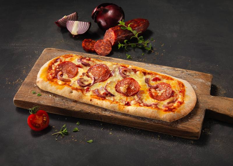 Pizza alla Romana Salame Piccante e Cipolla Rossa von Bofrost