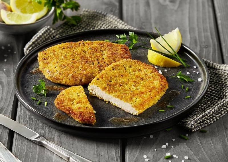 Schnitzel in Kräuter-Zitronenpanade mit 8% Flüssigwürzung von Bofrost