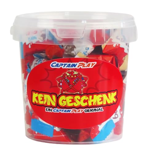 CAPTAIN PLAY KEIN Geschenk Süßigkeiten-Mix, unnötiges Schokolade Geschenk für unliebsame Menschen mit 315g Ferrero Kinder Spezialitäten, exklusive Geschenkidee für jede Gelegenheit von CAPTAIN PLAY