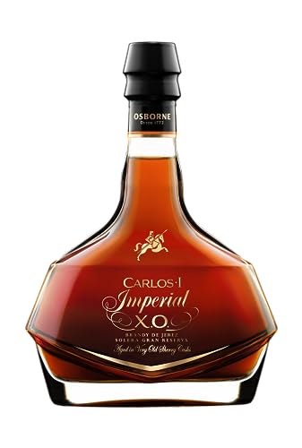 CARLOS I Imperial Brandy aus Jerez Solera Gran Reserva. Hergestellt aus einer Auswahl alter Brandys, die in Eichenfässern mit speziellen Verfahren gereift sind. Alkoholgehalt: 40 %. Flasche: 70 cl. von Carlos I