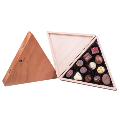 CHOCOLISSIMO - Schokolade Geschenk - Pralinen Geschenk - 12 Edle Pralinen, im dreieckigen Holzkästchen - Geschenkidee, Geschenk Geburtstag, Dankeschön, Muttertag, Vatertag, Weihnachten - Chocotriangle von CHOCOLISSIMO