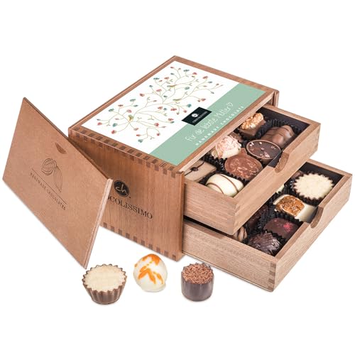 Chocolaterie - Muttertag - Pralinen - 20 Edle Pralinen | in einem Holzkästchen | Für die liebste Mutter | Geschenkidee | Geburtstagsgeschenk | Schokolade| Mutter | Geschenk für Mama | Mutti von CHOCOLISSIMO