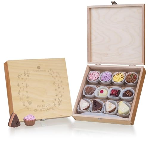 Premium Pralinen Collection - zwölf handgemachte Pralinen in Holzkästchen | Schokolade | Geschenkidee | Mann | Frau | Männer | Frauen | Geburtstag | Valentinstag | Ostern | Weihnachten von CHOCOLISSIMO