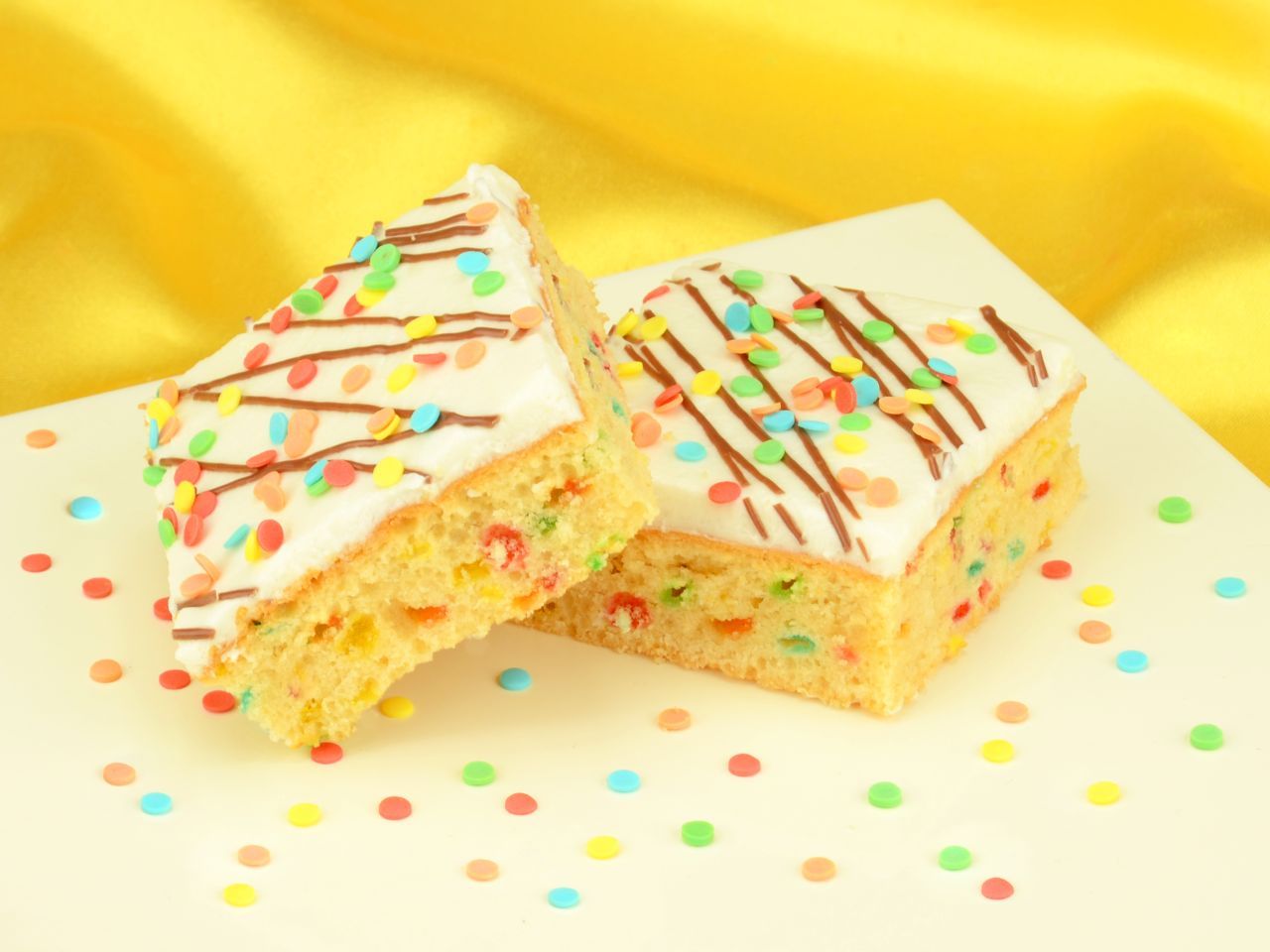 Confetti Cream Cake 750g von Cake-Masters