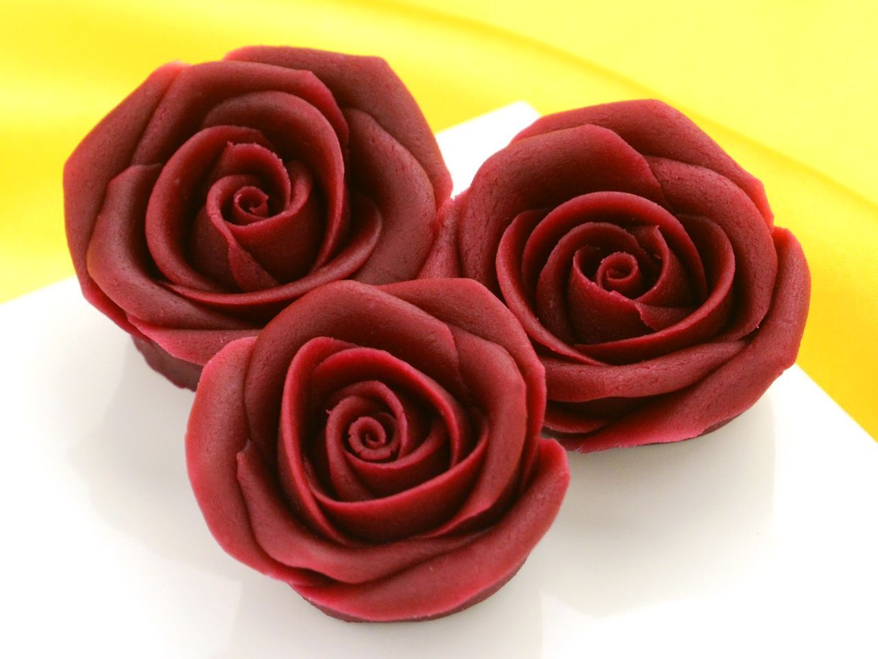 Marzipan-Rosen groß bordeaux 2 Stück von Cake-Masters