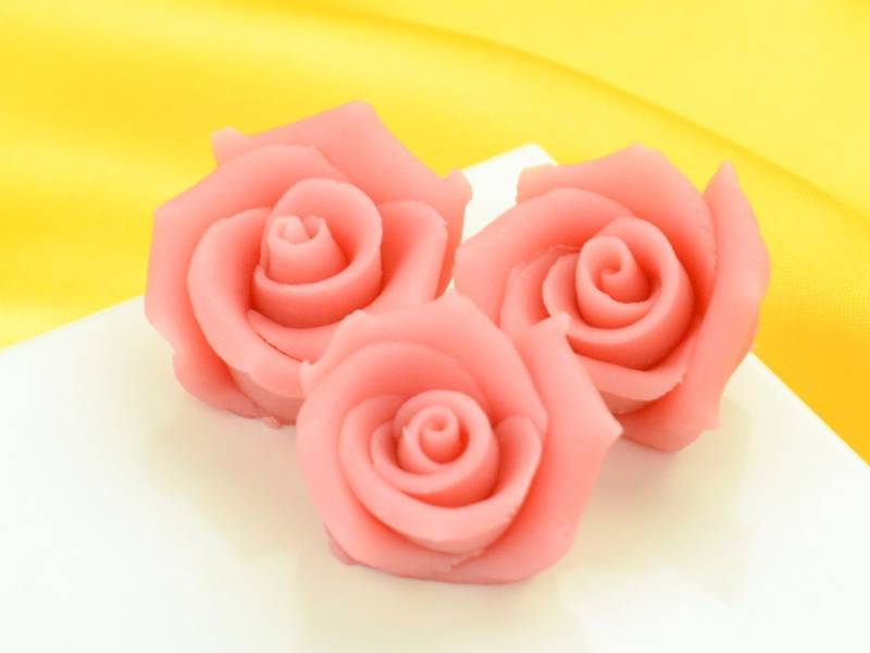 Marzipan-Rosen mittel rosa 4 Stück von Cake-Masters