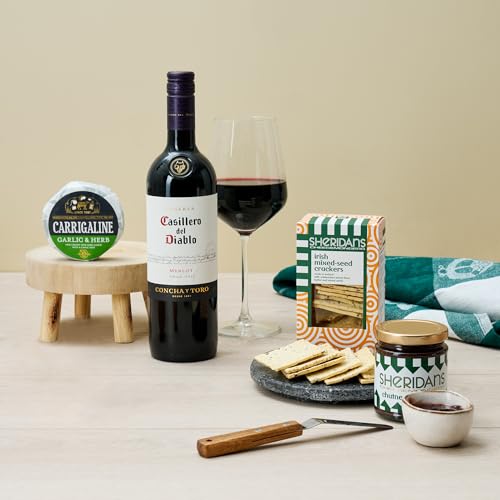 Gourmet Hamper with Red Wine von Carrolls Irish Gifts