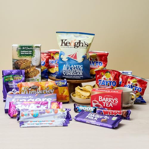 Irish Famous Favourites Hamper von Carrolls Irish Gifts