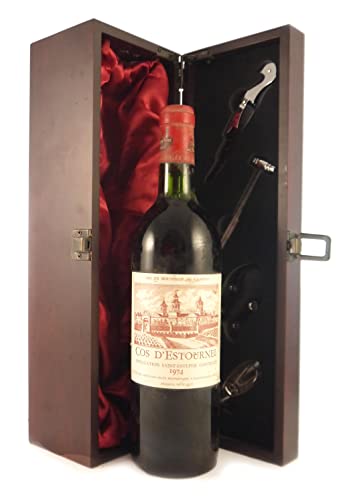Chateau Cos D'Estournel 1974 St Estephe 2eme Grand Cru Classe (Red wine) in einer mit Seide ausgestatetten Geschenkbox, da zu 4 Weinaccessoires, 1 x 750ml von Chateau Cos D'Estournel