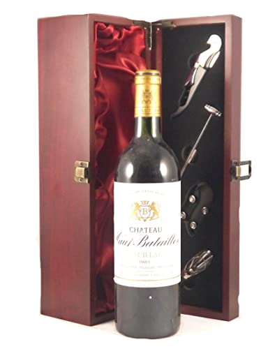 Chateau Haut Batailley 1981 Grand Cru Classe Pauillac (Red wine) in einer mit Seide ausgestatetten Geschenkbox, da zu 4 Weinaccessoires, 1 x 750ml von Chateau Haut Batailley