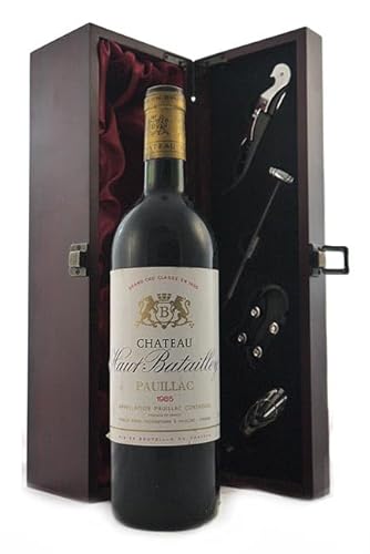 Chateau Haut Batailley 1985 Pauillac Grand Cru Classe (Red wine) in einer mit Seide ausgestatetten Geschenkbox, da zu 4 Weinaccessoires, 1 x 750ml von Chateau Haut Batailley