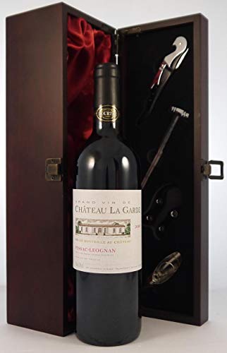 Chateau La Garde 2000 Pessac-Leognan in einer mit Seide ausgestatetten Geschenkbox, da zu 4 Weinaccessoires, 1 x 750ml von Chateau La Garde