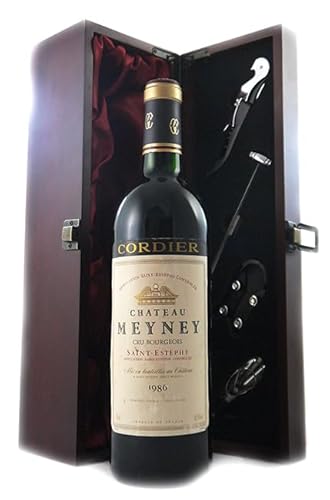 Chateau Meyney 1986 St Estephe (Red wine) in einer mit Seide ausgestatetten Geschenkbox, da zu 4 Weinaccessoires, 1 x 750ml von Chateau Meyney Estephe