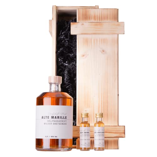 Grafschaft Mark Alte Marille Schnaps Geschenkset | 1x 0,7 L & 2x 0,02 L | 40% Alkohol | edle Holzbox mit Marillenbrand, Birnenbrand, Haselnussbrand | Obstler im Holzfass gelagert | Schnaps Geschenk von DeCavo