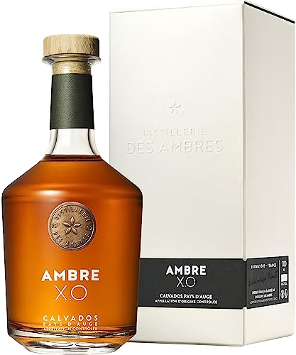 Distillerie des Ambres Calvados Ambre X.O 43,4% vol. in Geschenkpackung - Calvados aus Pays d'Auge Frankreich (1 x 0.7 l) von Distillerie des Ambres