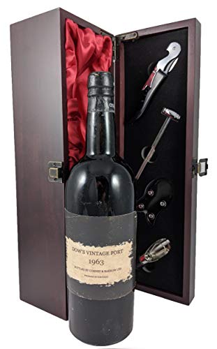 Dow Vintage Port 1963 in einer mit Seide ausgestatetten Geschenkbox, da zu 4 Weinaccessoires, 1 x 750ml von Dow's