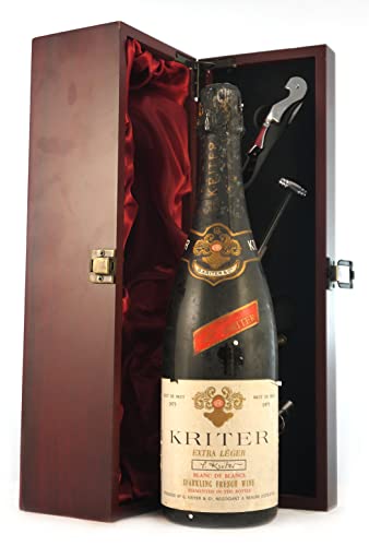 Kriter Extra Leger Blanc de Blancs Brut De Brut Sparkling Wine 1975 in einer mit Seide ausgestatetten Geschenkbox, da zu 4 Weinaccessoires, 1 x 750ml von Generic