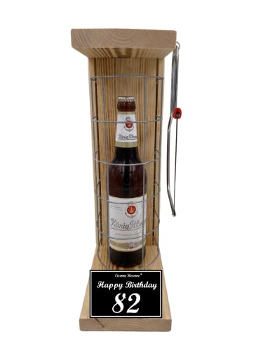 König Pilsener - Biergeschenke für Männer lustig 82 Geburtstag Eiserne Reserve Gitterkäfig Text s/w 82 Happy Birthday Bier (1 x 0.5 l) von Genial-Anders