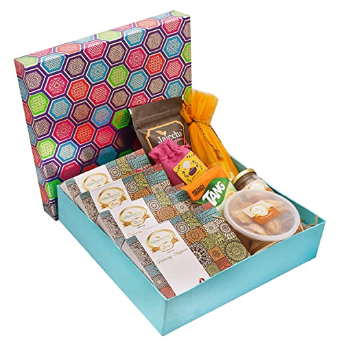 Ghasitaram Gift Holi Sweets, Holi Gifts- Big Gourmet Hamper Box of Assorted Gujiyas, Butter Chakli, Sharbat, Thandai and Farsan Samosa |Gift for Diwali,Holi,Rakhi,Valentine,Christmas,Birthday,Anniversary,Her,Him| von Ghasitaram Gifts