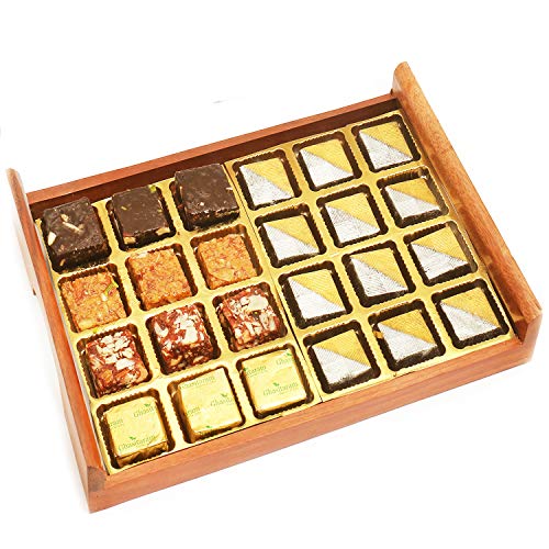 Ghasitaram Gifts Diwali Gifts Diwali Sweet - Wooden Sheen Chocolates and Assorted Bites Serving Tray von Ghasitaram Gifts