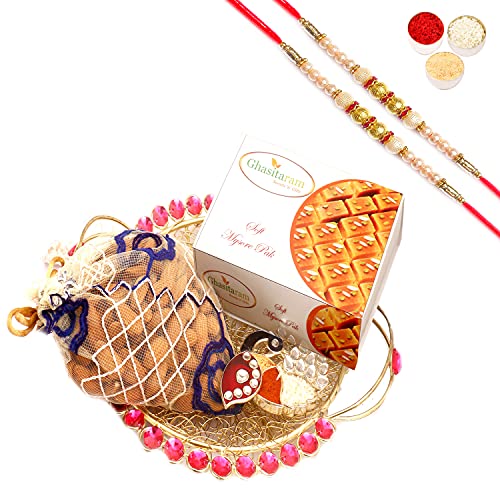 Ghasitaram Gifts Rakhi Gifts for Brothers Golden Mesh Tray with Mysore Pak, Almonds Pouch and Peacock Tika Chawal Container with 2 Pearl Rakhis von Ghasitaram Gifts