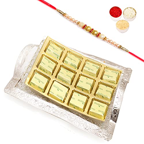 Ghasitaram Gifts Rakhi Gifts for Brothers Rakhi Chocolate Silver Mesh Chocolate Tray with Pearl Rakhi von Ghasitaram Gifts