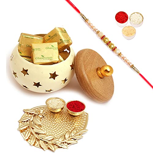 Ghasitaram Gifts Rakhi Gifts for Brothers Rakhi Chocolate White Wooden Chocolates Jar with Pooja Thali with Pearl Rakhi von Ghasitaram Gifts