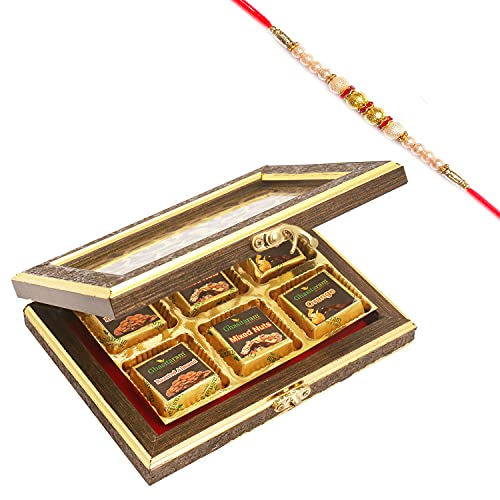 Ghasitaram Gifts Rakhi Gifts for Brothers Rakhi Chocolate Wooden Lazer 6 pcs Assorted Chocolates Box with Pearl Rakhi von Ghasitaram Gifts