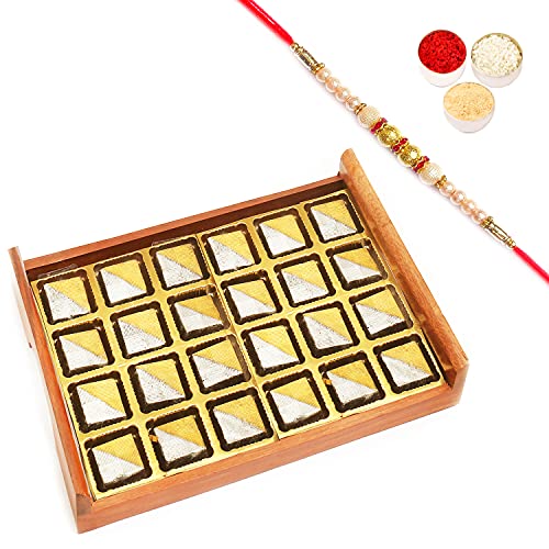 Ghasitaram Gifts Rakhi Gifts for Brothers Rakhi Chocolate Wooden Sheen Chocolates Serving Tray with Pearl Rakhi von Ghasitaram Gifts