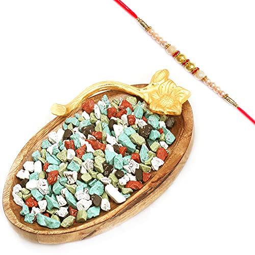 Ghasitaram Gifts Rakhi Gifts for Brothers Rakhi Chocolate Wooden Stone Chocolate Platter with Pearl Rakhi von Ghasitaram Gifts