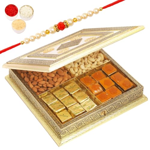 Ghasitaram Gifts Rakhi Gifts for Brothers Rakhi Sweets - White Gold Big BH- 1018 Minakari Cashews, Almonds, Mango Bites and MEWA Bites Box 800 GMS with Beads Rakhi von Ghasitaram Gifts