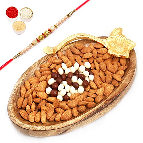 Ghasitaram Gifts Rakhi Gifts for Brothers Wooden Almond and Nutties Platter with Pearl Rakhi von Ghasitaram Gifts