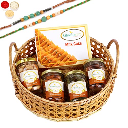 Ghasitaram Gifts Rakhi Gifts for Brothers Wooden Cane Round Basket of 4 Assorted Nuts and Milk Cake. with 2 Green Beads Rakhis von Ghasitaram Gifts