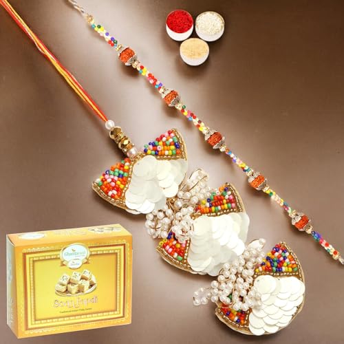 Ghasitaram Gifts Rakhis Online - Rakhi for Brother-RM-122 Bhaiya Bhabhi Rakhi with 400 GMS of Soan Papdi von Ghasitaram Gifts