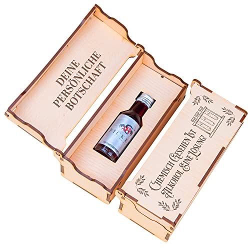 Personalisierte Geschenkebox aus Holz "Alkohol ist eine Lösung" mit Gravur und Minibottle von Glitzerversum