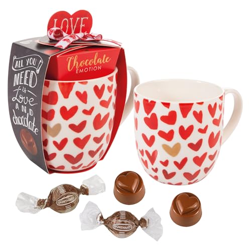 Günthart | Tasse Love gefüllt mit 7 feinen Pralinen | passendes Geschenk zum Valentinstag | mit roten Herzen und einem goldenen Herz von Günthart