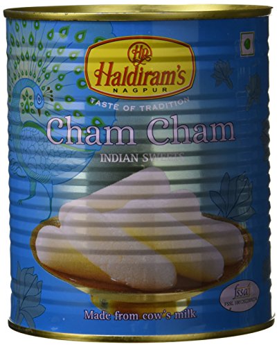 Haldiram's Chamcham (1kg), dekadente Chenna-Klößchen (frischer Sauermilchkäse) in süßer Sirup-Soße mit Rosen-, Safran- und Kardamom-Aroma, bengalische Spezialität von Haldiram's