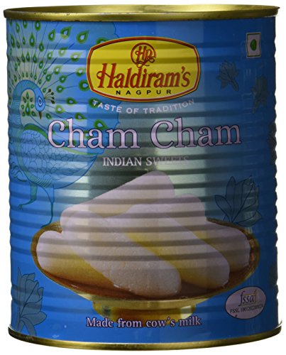 Haldiram's Chamcham (1kg), dekadente Chenna-Klößchen (frischer Sauermilchkäse) in süßer Sirup-Soße mit Rosen-, Safran- und Kardamom-Aroma, bengalische Spezialität von Haldiram's Delhi