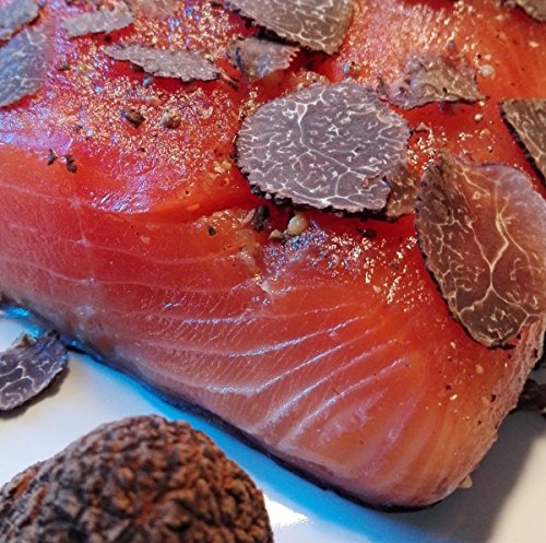 Lachs gebeizt mit schwarzen Wintertrüffeln (Tuber Indicum) 1,1 kg Seite ✔ Mit frischen Kräutern und Bio Zitrusfrüchen in eigener Manufaktur hergestellt von Hamburger Fischwerker