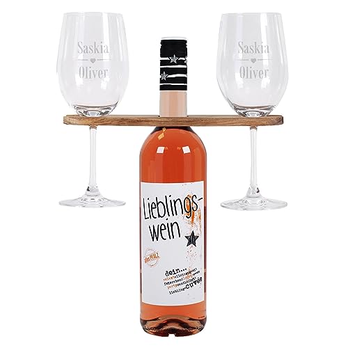 Herz & Heim® Geschenkset -2 Namen mit Herz- mit gravierten Weingläsern, Weinbuttler und 0.7l Flasche Lieblingswein (Rosé) von Herz & Heim