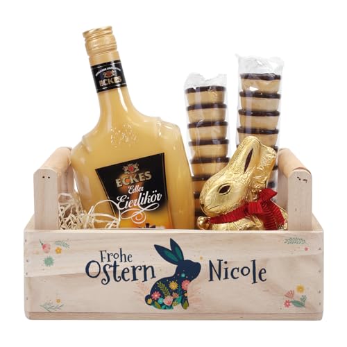 Herz & Heim® Osterkörbchen mit Eierlikör, Waffelbechern und Schokohasen, personalisiert (Druck, 26 cm x 13 cm x 16 cm (B/H/T)) von Herz & Heim