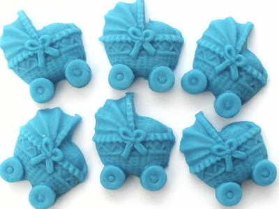 12 handgemachte Große Kinderwagen aus Zucker: Blau / Bright Blue von Holly Cupcakes