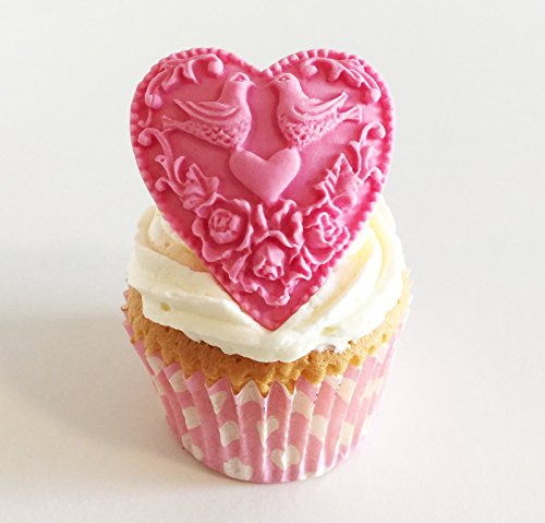 6 Handgemachte Kuchendekorationen aus Zucker: Rosa Lovebird Herzen / 6 Baby Pink Sugar Lovebird Hearts von Holly Cupcakes