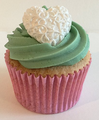 6 Handgemachte Kuchendekorationen aus Zucker: Weiße Schein Herzen / 6 White Sparkle Sugar Hearts von Holly Cupcakes