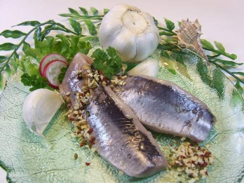 Knoblauch Matjesfilets - Matjes Hering enzymatisch gereift - schmackhaft, mild gesalzen, fest im Biss, abgeschmeckt mit kräftigem Knoblauch - 500 Gramm von IHR FACHGESCHÄFT KLAASSEN