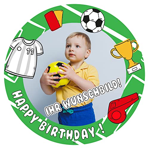 J&M DECO Personalisiert Tortenaufleger PREMIUM Fußballfeld Fußball Fussball Motiv Essbare Wunschfoto Fondant Rund Ø20CM von J&M DECO