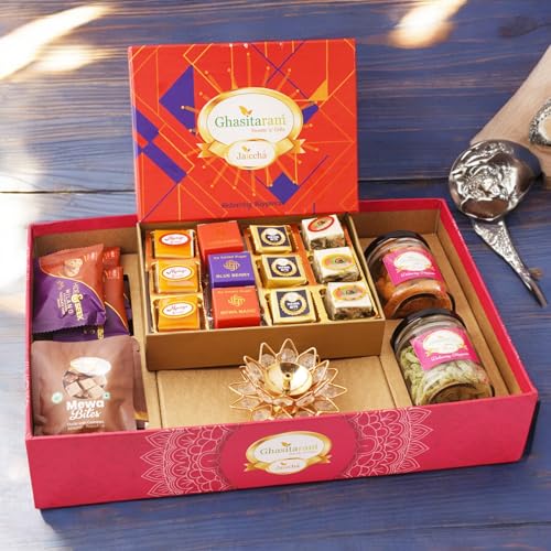 Ghasitaram Gifts Jaiccha Big Hamper tray with best bites, diya, and crunchy cashew, Flavour Raisins, mewa bites & cookies|Gift for Diwali,Holi,Valentine,Birthday,Anniversary,Mothers Day,Fathers Day| von Jaiccha