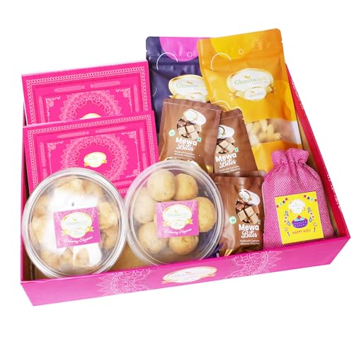 Ghasitaram Gifts Jaiccha Holi- Sweets/Holi Hampers/Thandai Ghasitaram Big Hamper Basket of 12 Goodies with Gujiyas von Jaiccha