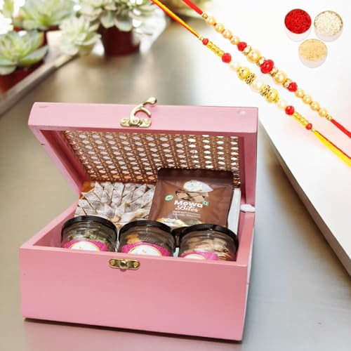 Ghasitaram Gifts Jaiccha Rakhi Gifts for Brothers Pink Cane Rattan box with Kaju Katli, Flavour Raisins, Crunchy Cashew, Pista and Mewa Bites with 2 rakhis von Jaiccha